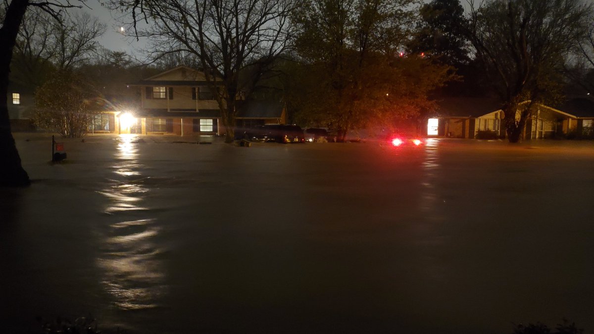 TheJamesMartin's tweet photo. This morning I looked out our front door and saw an ocean. In 15 min, our house had 4ft of water surrounding it, and 1.5ft inside. It was terrifying, but my pregnant wife and I made it out to a neighbor's rooftop! God is good and I'm thankful it wasn't any worse!! #Nashvilleflood https://t.co/ousKorUrsz