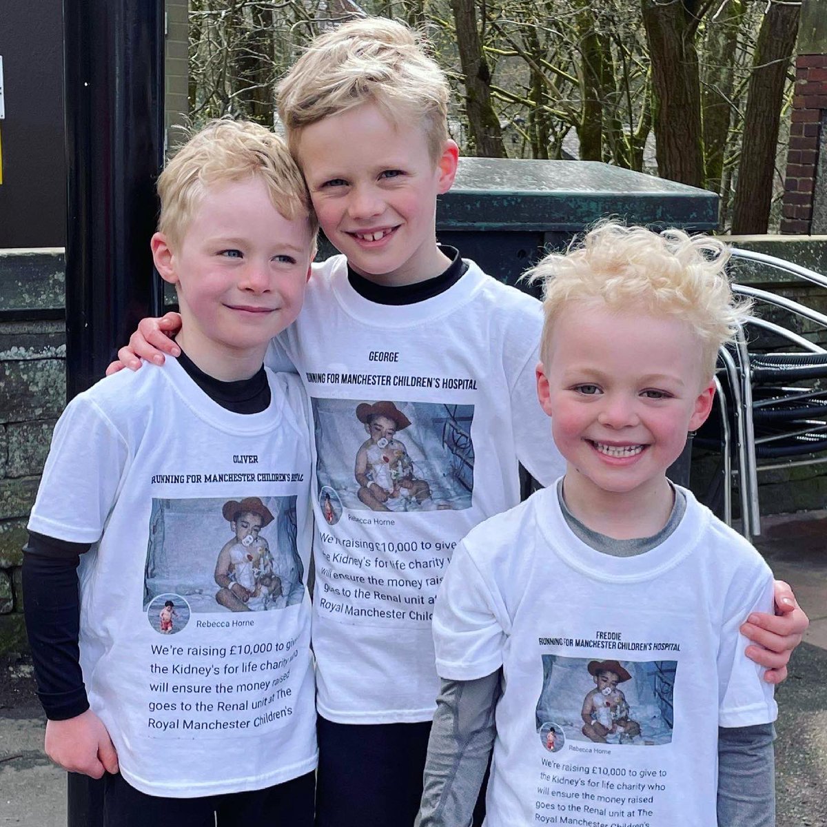Three brothers from Norden took part in a 10k relay through Norden &amp; Bamford yesterday, raising money for Manchester Children’s Hospital’s renal unit. 

George, Oliver, &amp; Freddie Harper raised over £1500 in honour of 16-year-old Ethan Cutting, who is awaiting a kidney transplant.