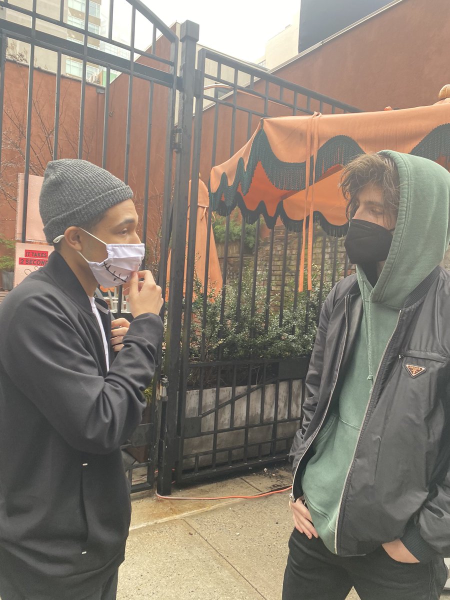 carloshramone's tweet photo. I JUST MET TIMOTHÉE AND WE HAD A WHOLE CONVERSATION AND HE SHOOK MY HAND AND I TOLD HIM I WANTED TO BE AN ACTOR BC OF HIM https://t.co/O7XOTlTUBD