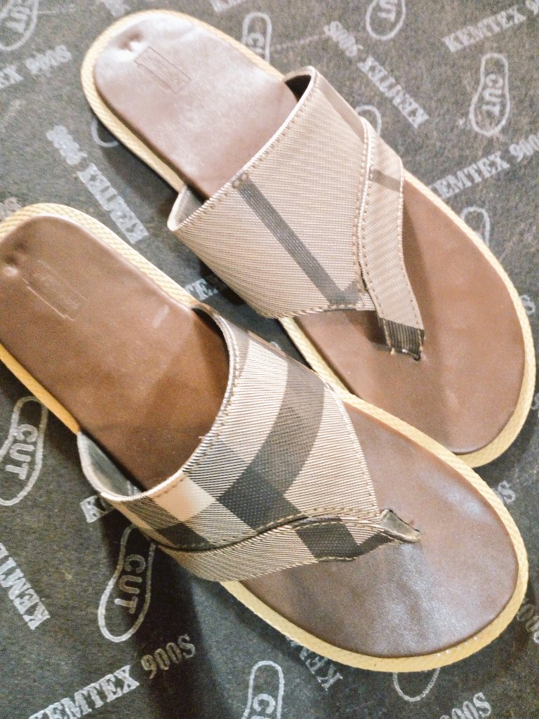 LhassanKutigi's tweet image. Help patronize please
A single RT can help thank you.

Location: Kaduna
Delivery: Nationwide

1st and 2nd frame: 2000
3rd and 4th frame: 3500

DM or..📞09060129262.