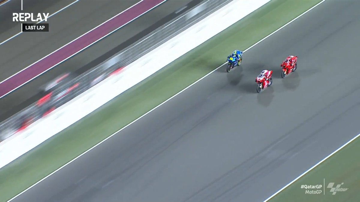 MotoGP's tweet photo. LATE DRAMA! 😱

A last corner error costs @JoanMirOfficial a podium! 😲

#QatarGP 🇶🇦 https://t.co/9r3fO2G5Ip