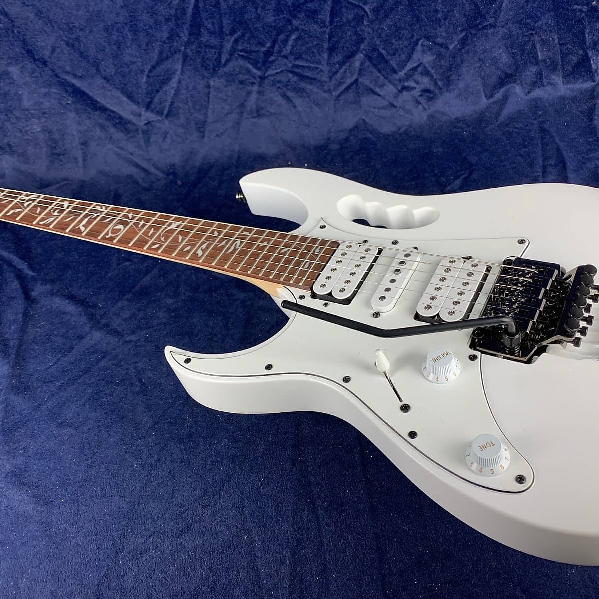 andypearson86's tweet photo. Might as well keep the trend up - last new guitar for a while 🤘🎸 https://t.co/5uFSolr6ri