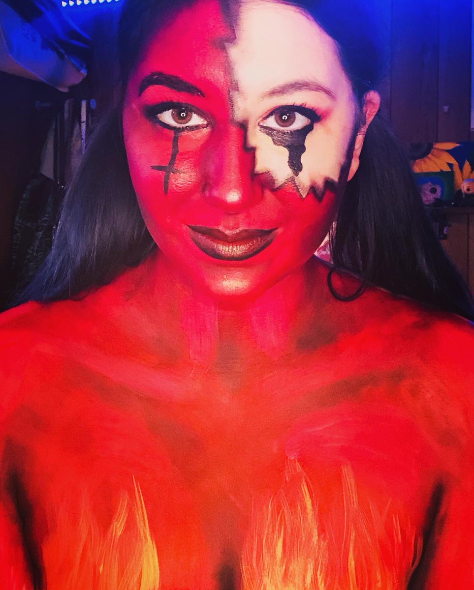 devil’s in the details ❤️🔥

I swear I will stop taking #selfies 😅
I HAD SO MUCH FUN WITH THIS 
Figuring out lots of techniques and tools! Thank you for watching me learn!! 
#bodypaint #mehronmakeup #revolutionmakeup #devil #twitch #streamer #bodyart #paint #painting #fire
