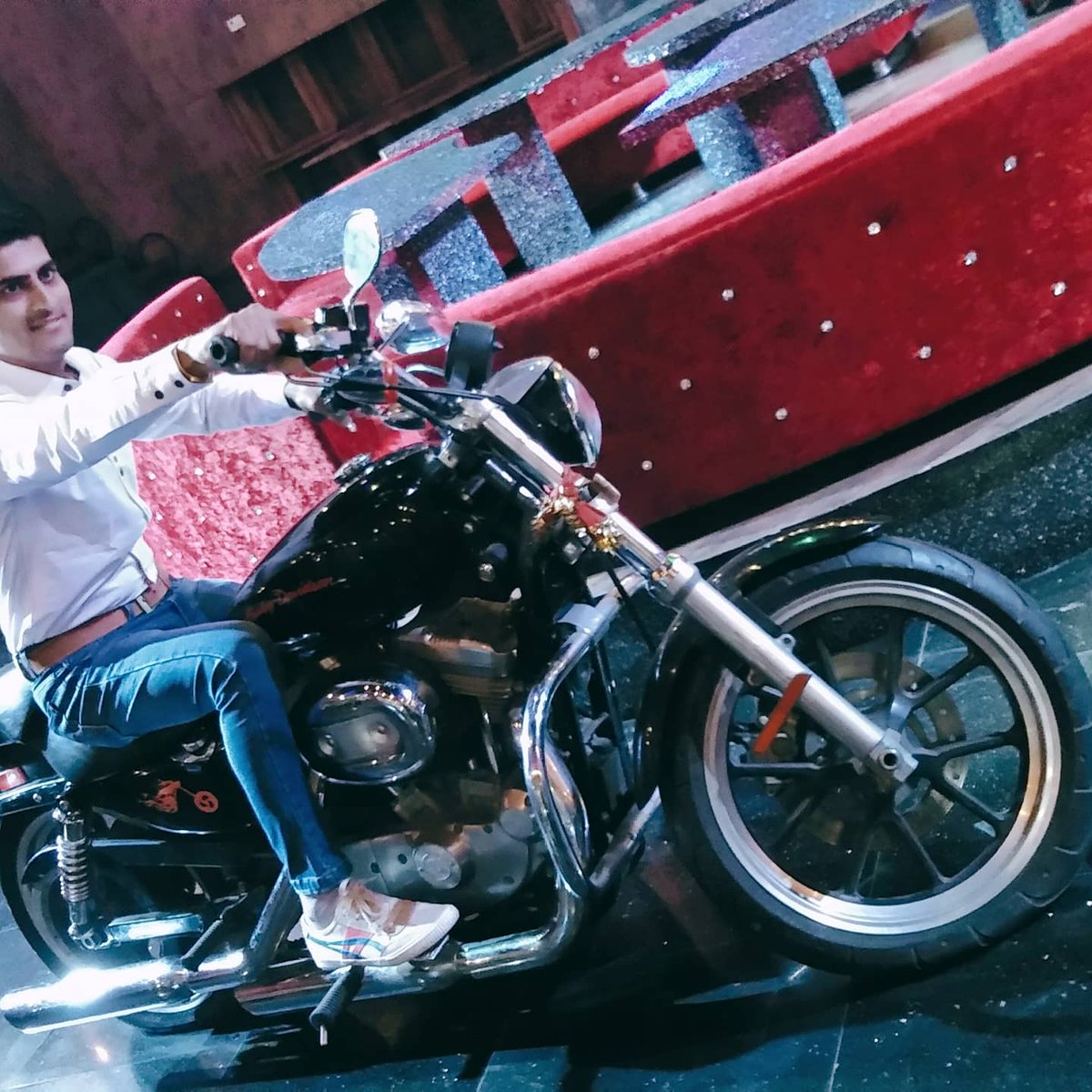 Bhavin9700's tweet photo. THEME : Motion, Night, Portrait &amp; Street
#vivoX60Series #ThroughYourLens #PhotographyRedefined 
@vivo_india @Vivo_Gujarat https://t.co/KXg3GhAWqA