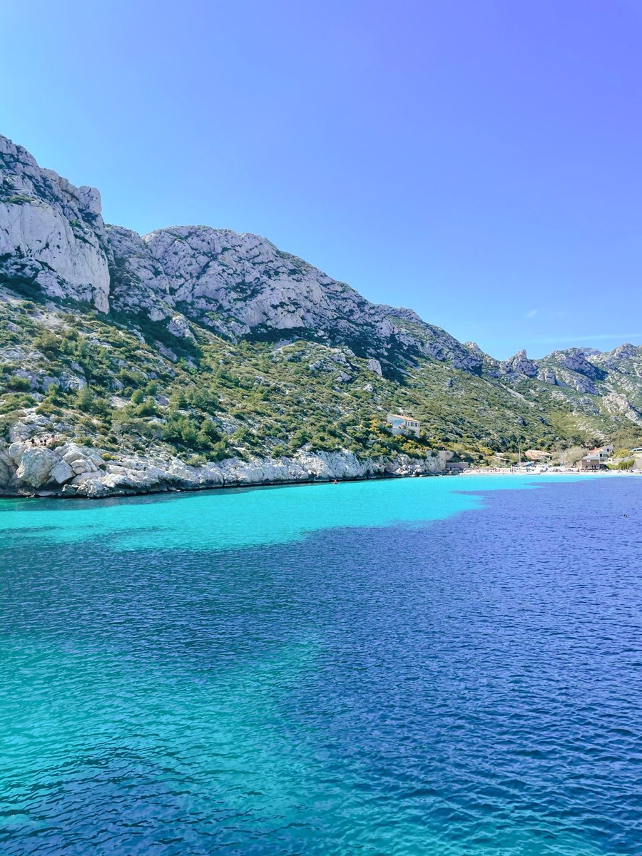 angeline_hsn's tweet photo. Calanques. 🦋 https://t.co/88PmtAeOwN