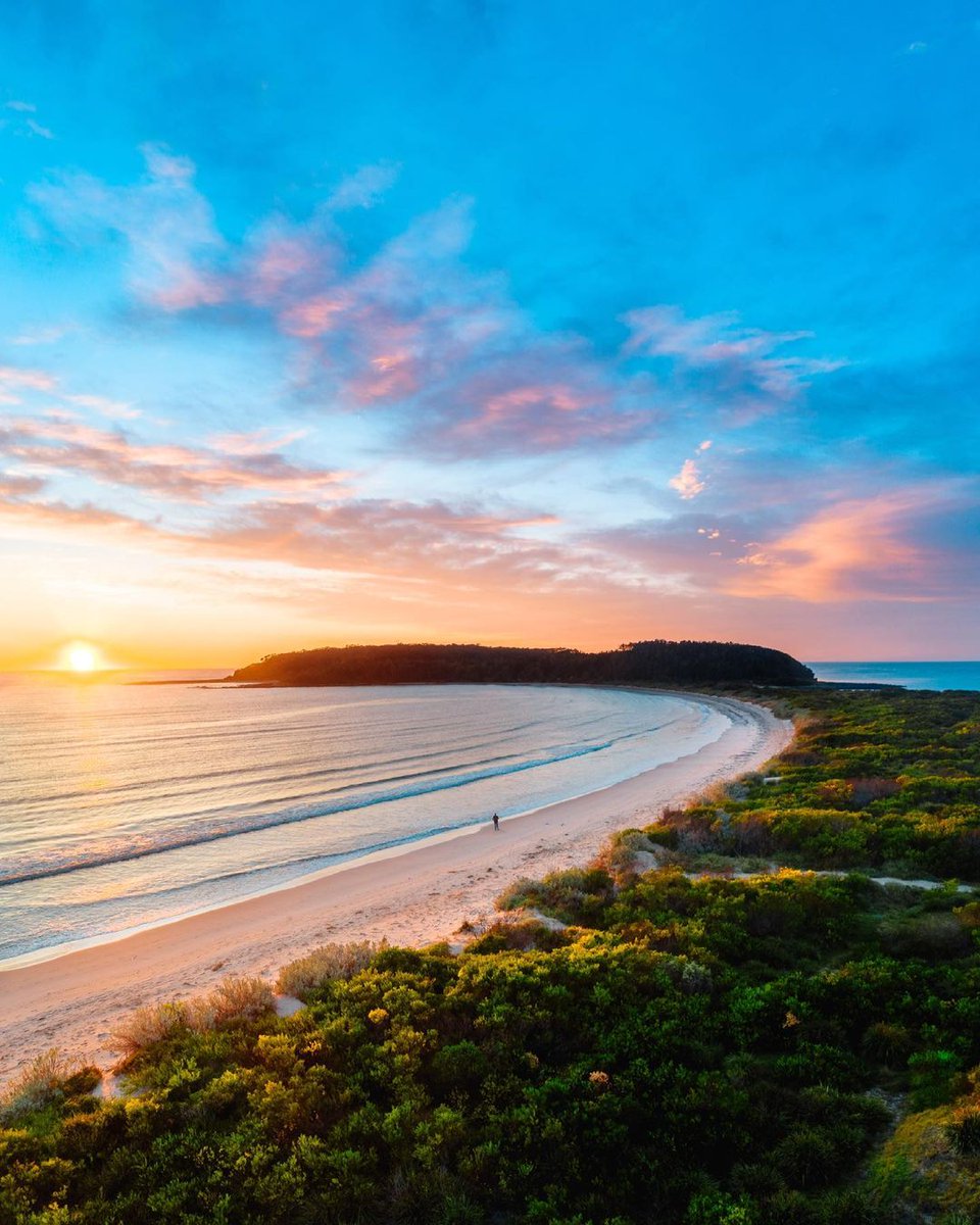 LuoghiDalMondo's tweet photo. Broulee, #Australia 🇦🇺 🌅

📸 josh_burkinshaw https://t.co/mwUa3HE5hY