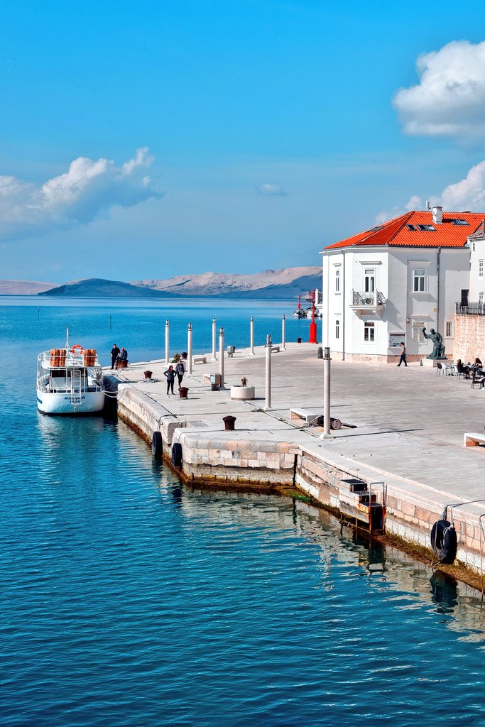 markolonic's tweet photo. #pag
#gradpag
#croatia
@markolonic https://t.co/ksKPKtDr1P