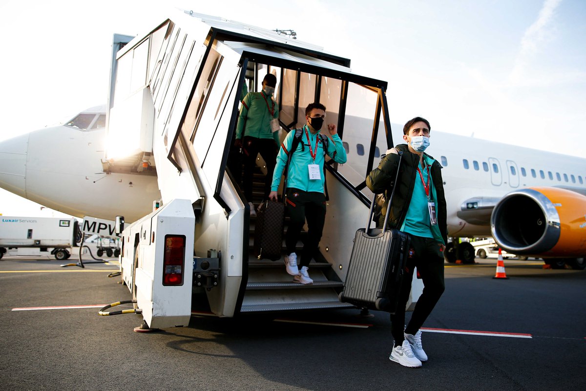 selecaoportugal's tweet photo. 🛬🇱🇺 A Seleção já aterrou no Luxemburgo! #VamosComTudo 

🛬🇱🇺 #TeamPortugal has landed in Luxembourg! https://t.co/EEwthuKU0C