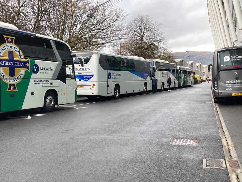 You wait for months for a bus to come along .......
💚🤓🚌