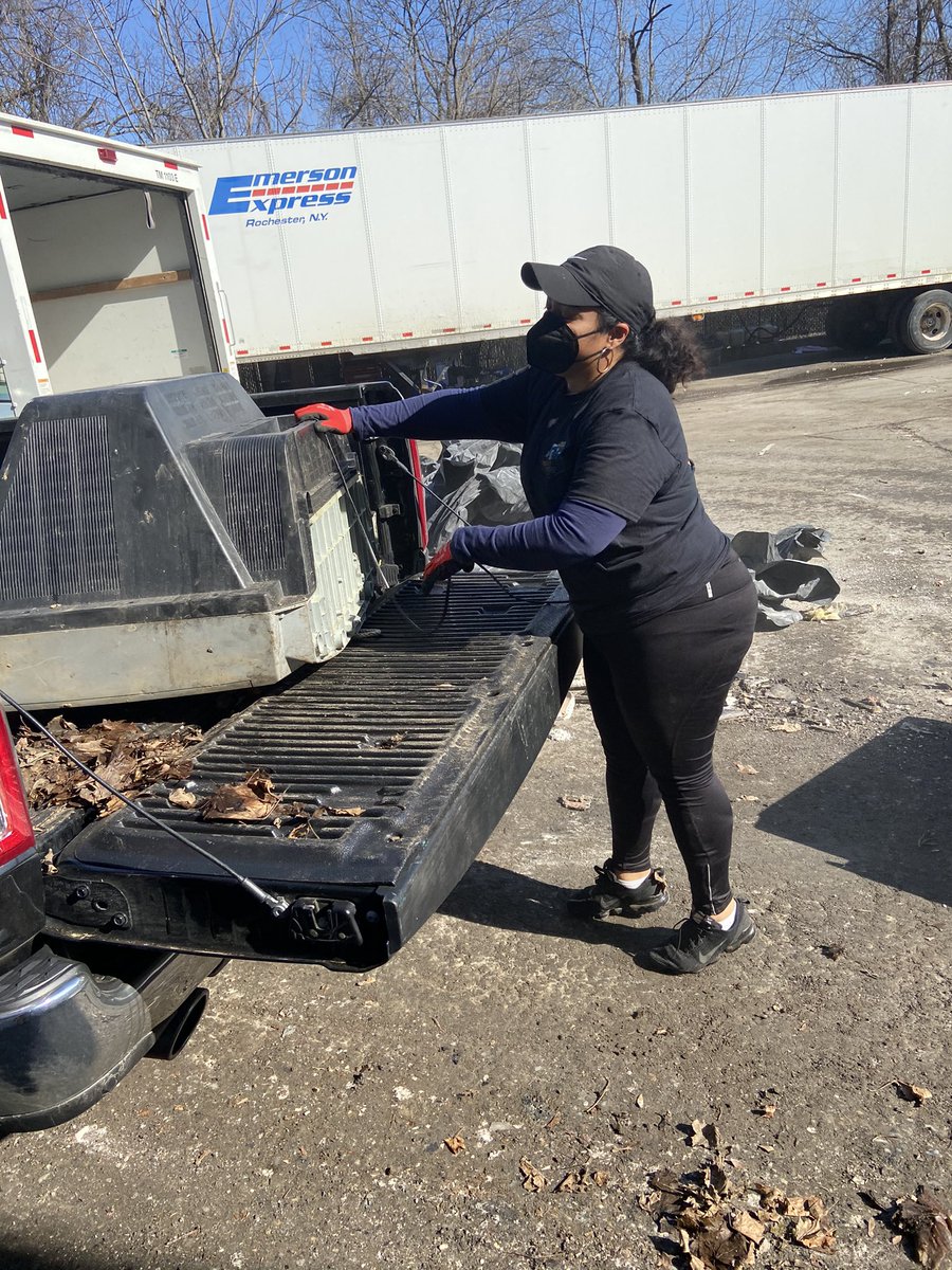 PickupPowell's tweet photo. It’s a dirty job but we out here getting it!!! BTW We are running a 10% off on all yard and garage junk removal until till April 15th contact us for your free estimate #junkremoval #orangecounty #blackownedbusiness #veteranowned #backyard #backyardcleanup #cleanup #springishere https://t.co/qL3C2KeFBr