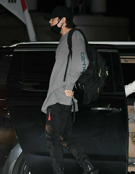 EBOYJE0N's tweet photo. jungkook on streets https://t.co/sltHRjFTNN