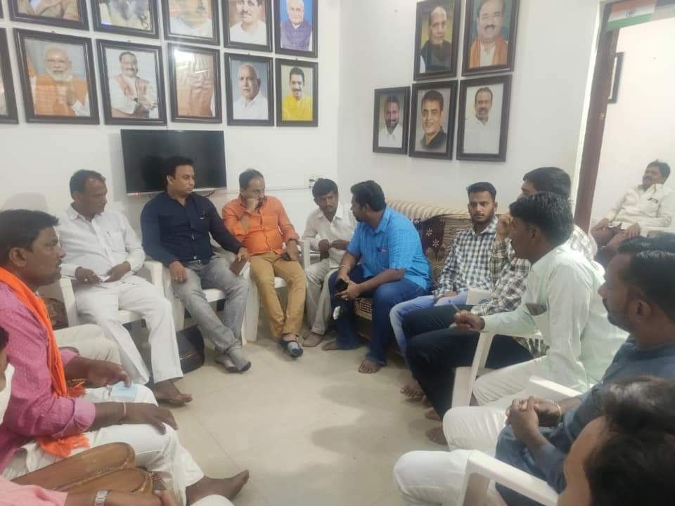 prashanthcca's tweet photo. ಬೀದರ ಜಿಲ್ಲೆಯ ಬಸವಕಲ್ಯಾಣ ವಿಧಾನ ಸಭೆ ಕ್ಷೇತ್ರದ ಉಪ ಚುನಾವಣೆಯಲ್ಲಿ ಸಕ್ರಿಯವಾಗಿ ಪಾಲ್ಗೊಂಡಿರುವ ಸಾಮಾಜಿಕ ಜಾಲತಾಣ ಕಾರ್ಯಕರ್ತರ ಸಭೆಯನ್ನು ನಡೆಸಲಾಯಿತು. https://t.co/6G9KayFZjO