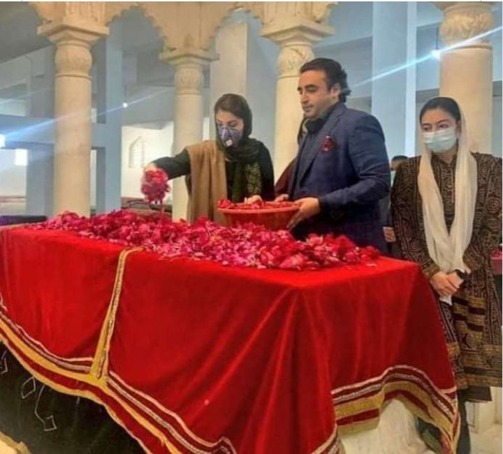 MukhtaarSons's tweet photo. Jab hum main tum main qaraar tha
 
#PDMPassedAway 
#PDMRejectedAgain 
@MaryamNSharif @BBhuttoZardari
@NawazSharifMNS @ImranKhanPTI
#آ_ہا_ہا_ہا_لڑائی_ہو_گئی https://t.co/5BI9f6Dj3t