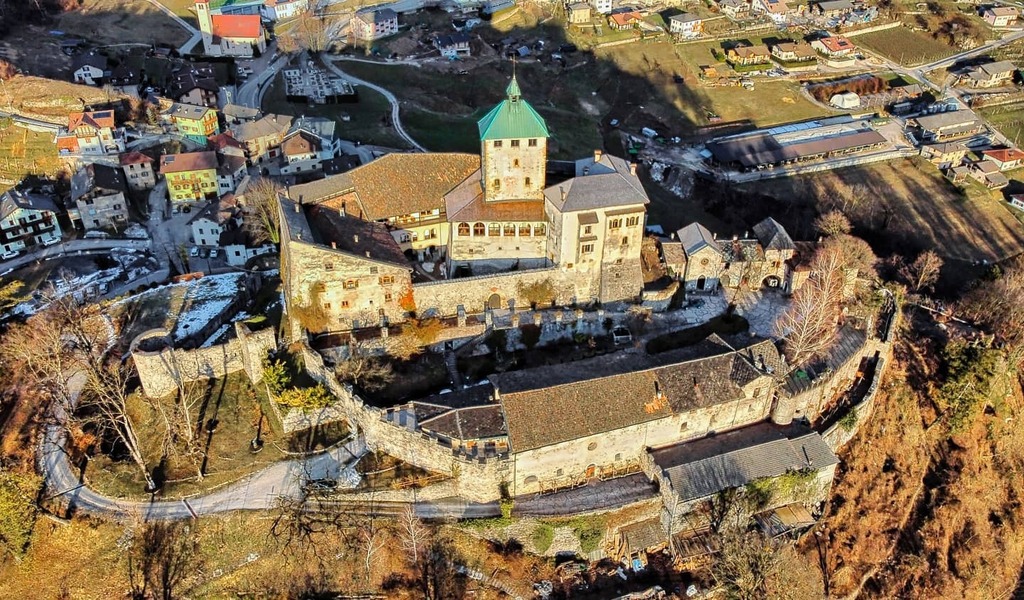 l_carrieri's tweet photo. #italy #trentino #instatrentino #trentinogram #igtrentino #visittrentino #valsugana #visitvalsugana #castelliditalia #castello #castle #castelivano #ivanofracena #architecture #medievalarchitecture #medieval #medioevo #history #drone #dji #droneoftheday … https://t.co/5rtvuvzsH7 https://t.co/WASxNektKG