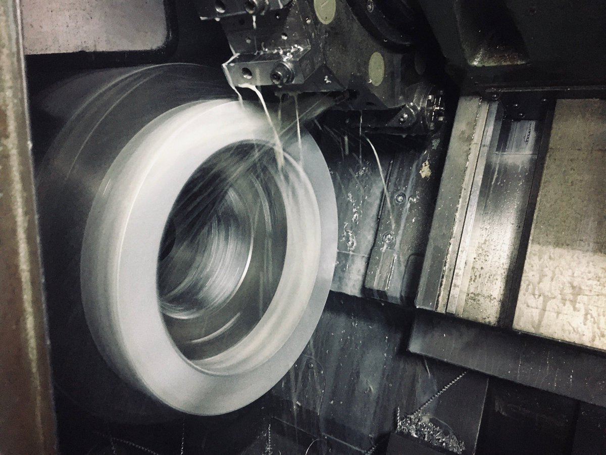 Pipey_McGraw's tweet photo. In progress with @turrinowheels who are building a really special set of wheels for the getaway car. These guys build some epic wheels! #jaguar #jaguarstype #notamk2 #muttleyracing #daftjunk #turrino #turrinowheels #splitrim #wirewheels https://t.co/l4V9aHIYMn