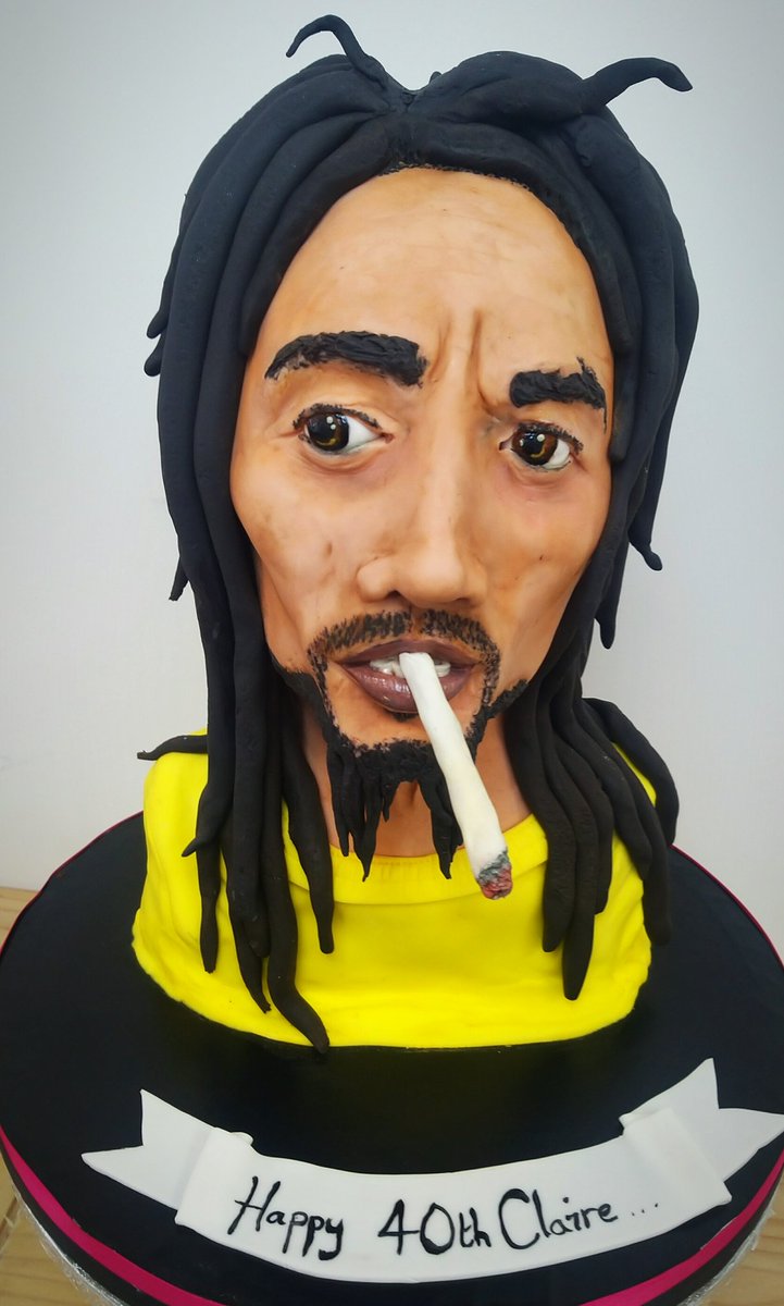 cakenottingham's tweet photo. Dont worry about a thing 🎵🎼😎🇯🇲🍰.. no Jam-in .. but all chocolate cake with nutella filling
#bobmarley #bustcake #jamica #reggaemusic #extreamecakes #cakeart https://t.co/an7ON9RJa4