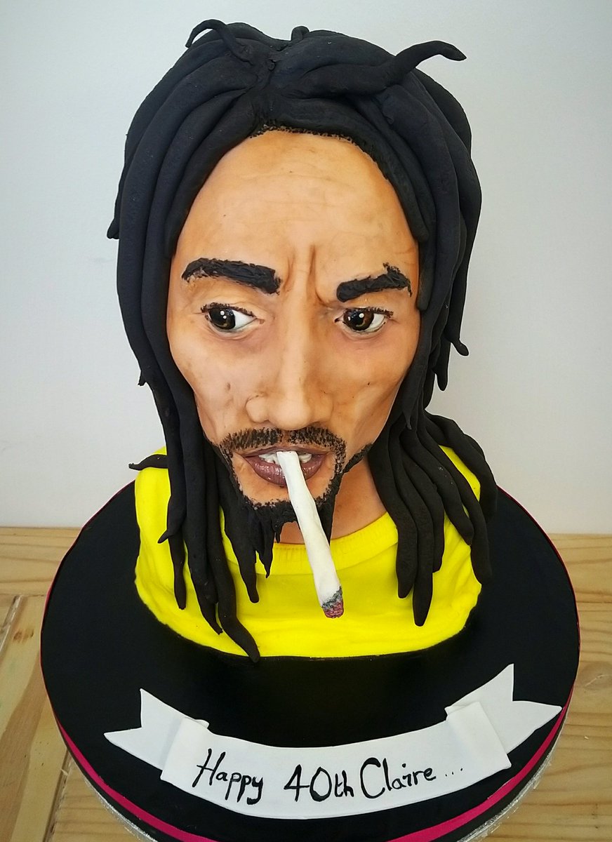 cakenottingham's tweet photo. Dont worry about a thing 🎵🎼😎🇯🇲🍰.. no Jam-in .. but all chocolate cake with nutella filling
#bobmarley #bustcake #jamica #reggaemusic #extreamecakes #cakeart https://t.co/an7ON9RJa4