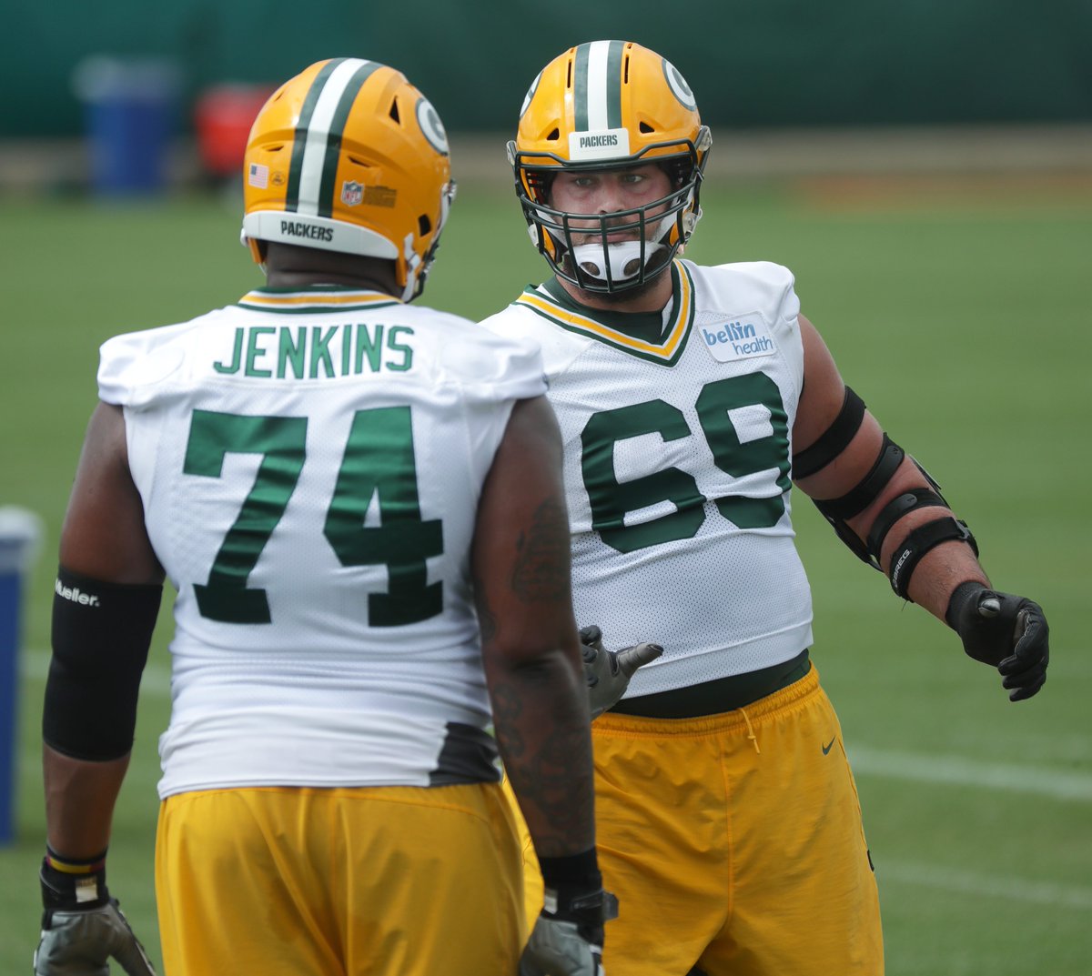 PFF_Fantasy's tweet photo. Who has the best offensive line in the NFL? https://t.co/8mJ3wSrCHH