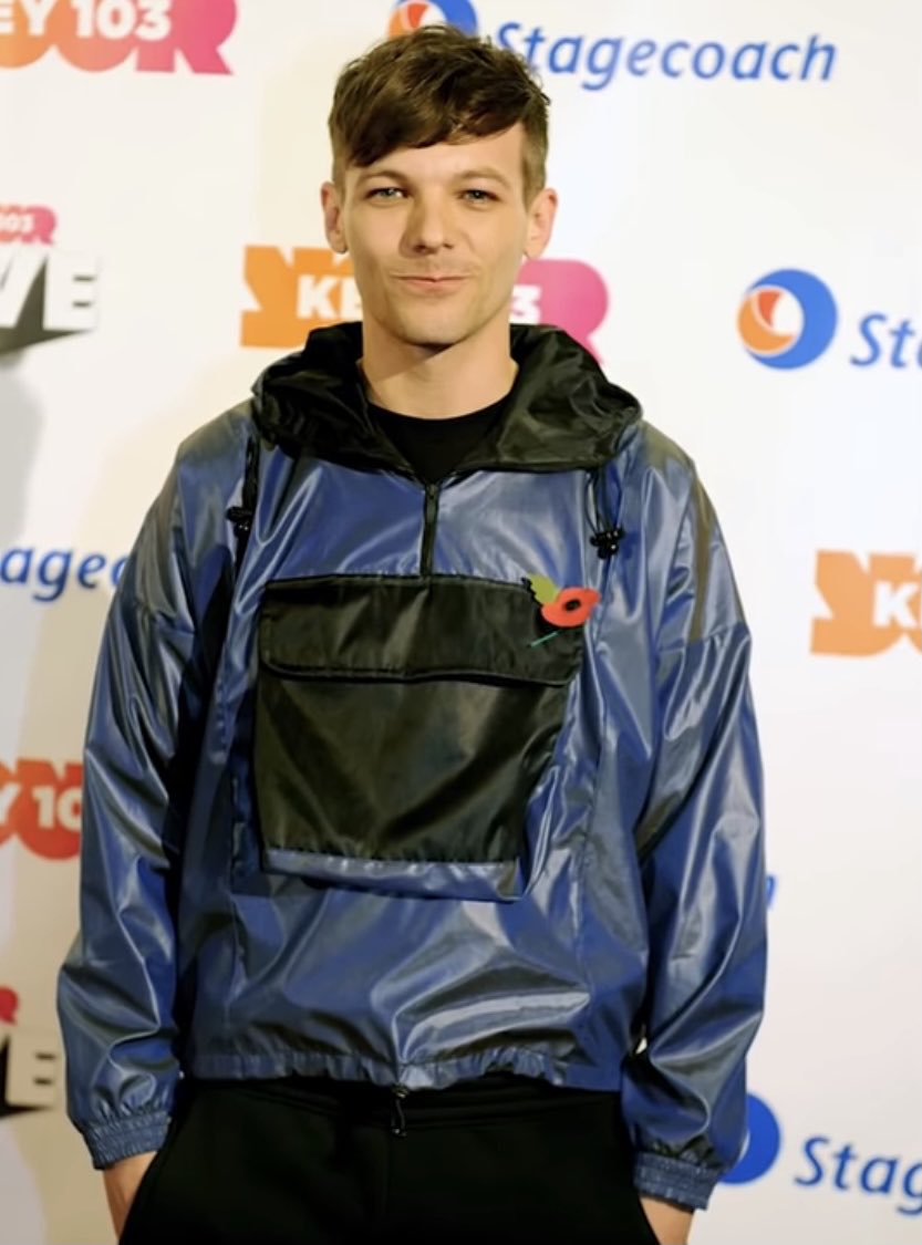 bxbemma2's tweet photo. And our sweet little Lou, there’s not a thing he can’t do #louistomlinson https://t.co/SOsSlPvldw