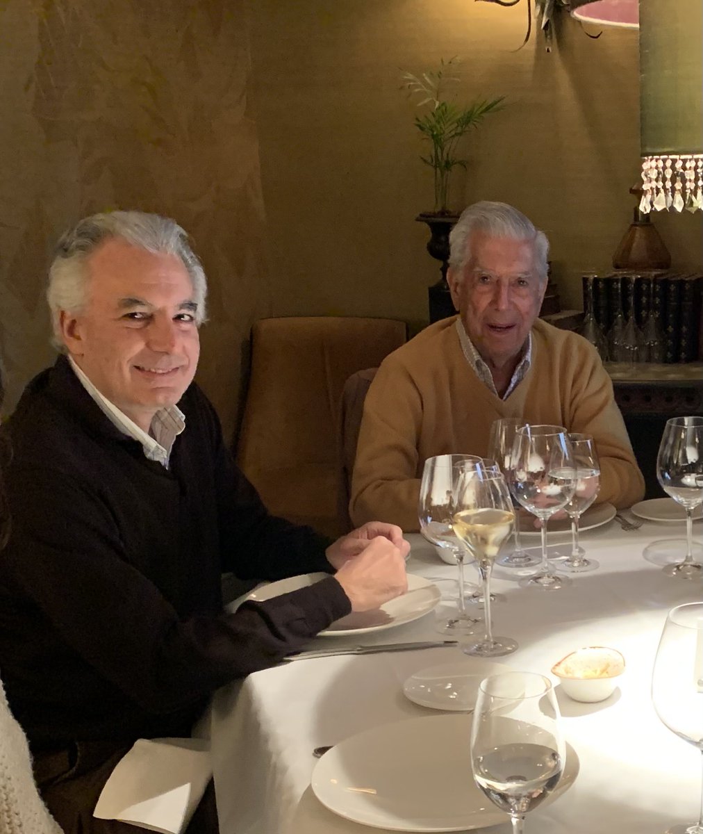 AlvaroVargasLl's tweet photo. Celebrando sus 85 años.🎉🍾🎂 https://t.co/F4kbmq7keJ