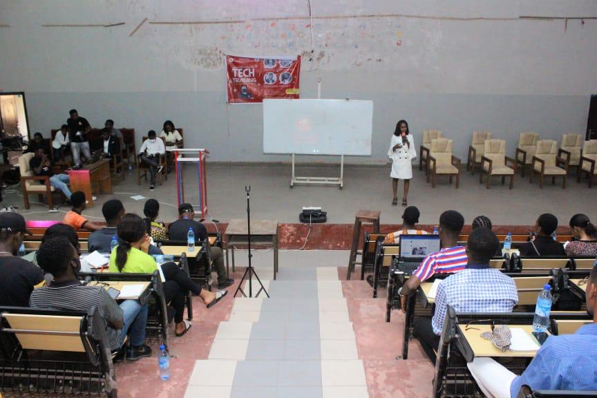 meetmarycynthia's tweet photo. So, yesterday, I had the opportunity to train Abia State University Undergraduates on Affiliate Marketing and why it is the number 1 recommendation for making money online now #TCBTechMeetUp
Cc @zaddynomso (Founder Teens Can Blog) https://t.co/qkZawaYBYK