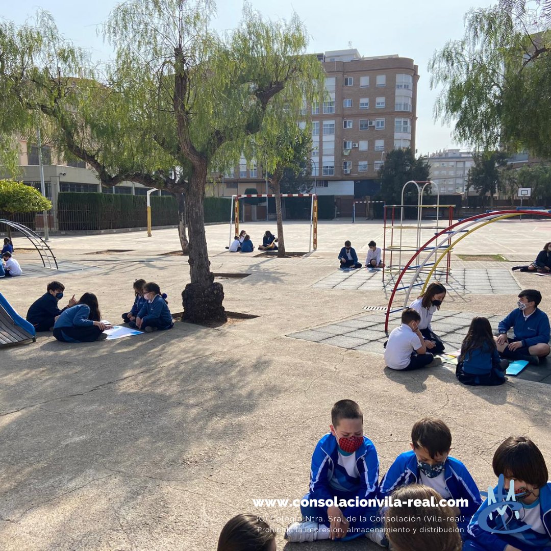 consolacionv's tweet photo. Els dos cursos han estudiat el Sistema Solar🪐 i l'alumnat de 5é ha elaborat uns meravellosos Lapbooks que han explicat als més xicotets.👨‍👩‍👦‍👦

Ens encanta aprendre junts!❤️

#ConsolacionEduca
#Muévete https://t.co/xzESvpgvyh
