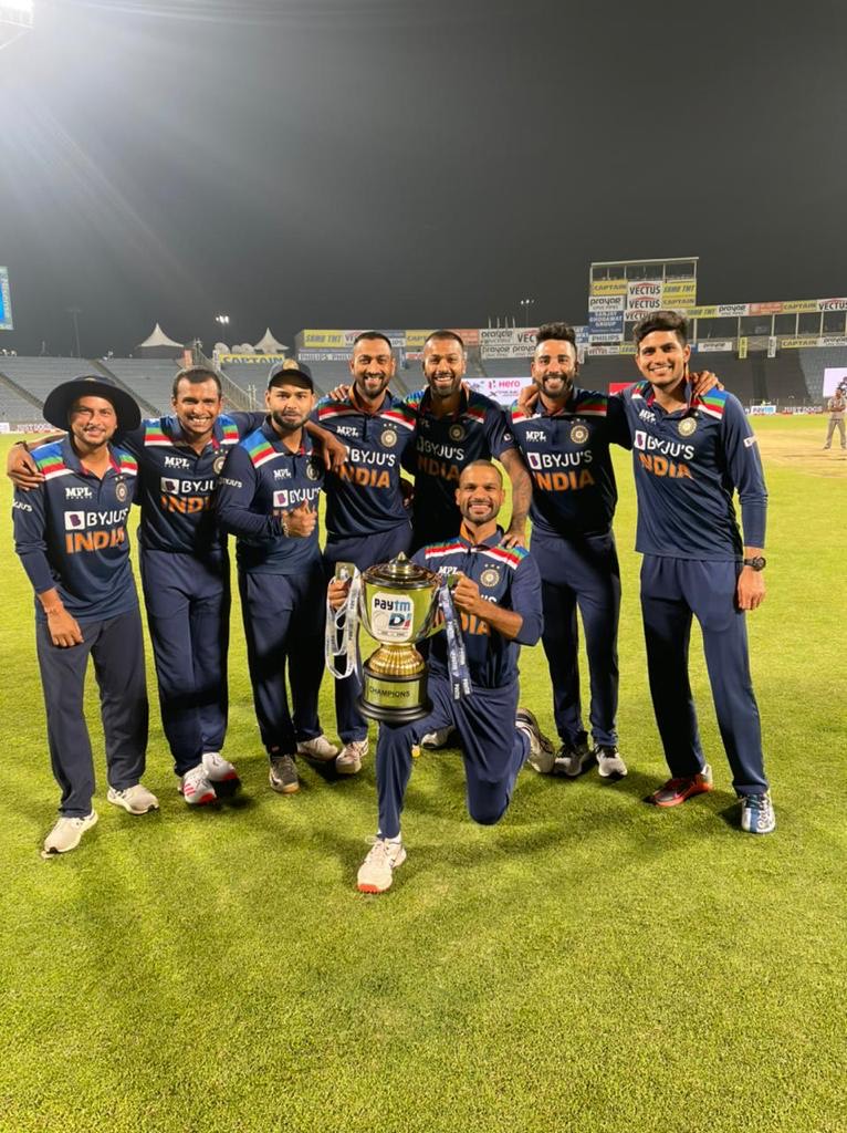 SDhawan25's tweet image. Special team 🇮🇳, special series win 🏆 So proud of everyone in this group. We’ve worked smart and produced the right results 😊 Congratulations to all 👏