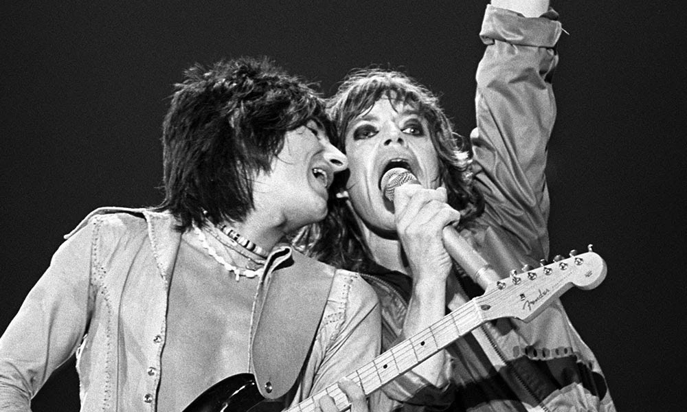 RollingStones's tweet photo. ⚡️@MickJagger and @ronniewood on stage during the 1975 Tour of the Americas.⚡️

Photo by Jeff Hochberg https://t.co/IVqtzDKhCu