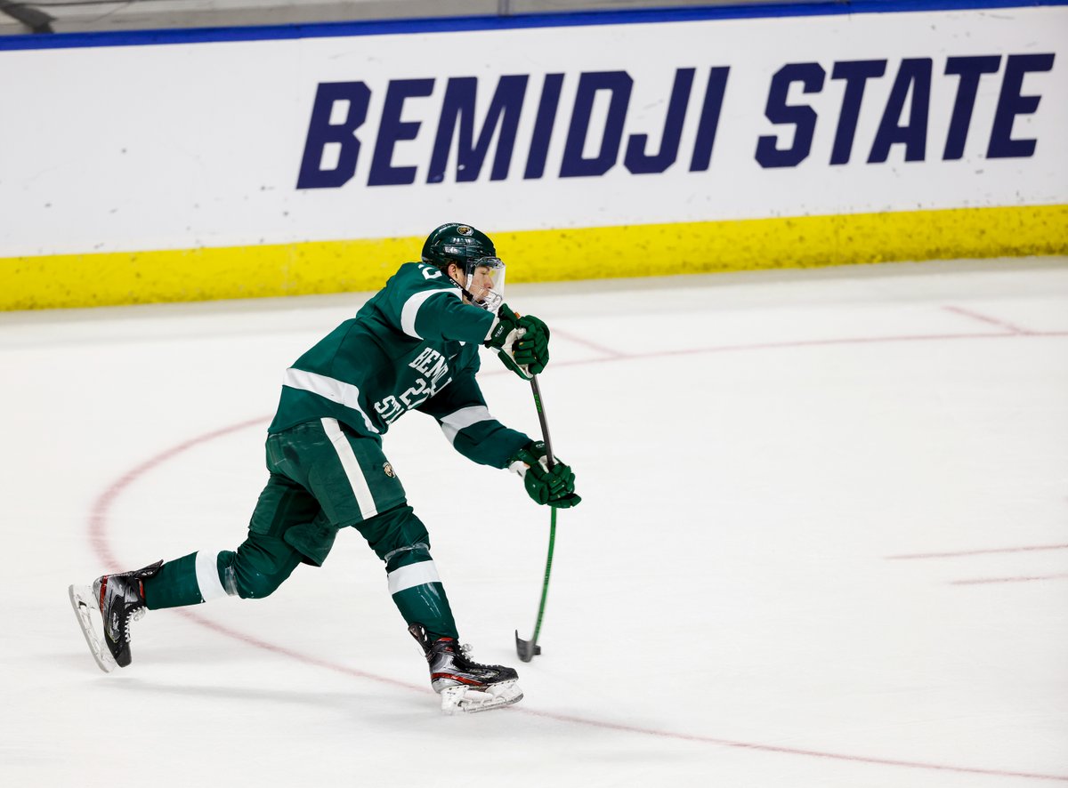 MDewkettPhoto's tweet photo. Bemidji State's Tyler Kirkup with a nice stick flex and branding opportunity at the Bridgeport Regional. https://t.co/3u3qSNrI0i