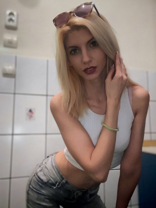 New video on my onlyfans page   https://t.co/nk01cGA9e1 https://t.co/8CSh4twx0W<a href="/tag/hungariangirl"class="tags"><span>#hungariangirl</span></a>