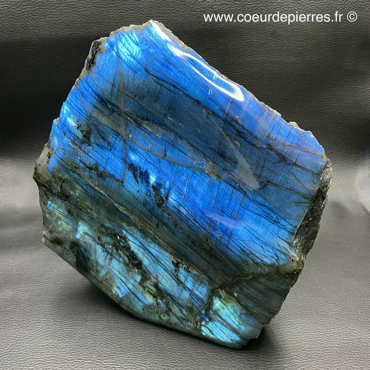 CoeurPierres's tweet photo. Labradorite de Madagascar.💙
De nombreuses pièces sont disponible sur https://t.co/jCzV6mtBVv 👈 #minerals #labradorite #collection #mineraux #lithotherapie #bleue #Madagascar https://t.co/7rP8c0SZho