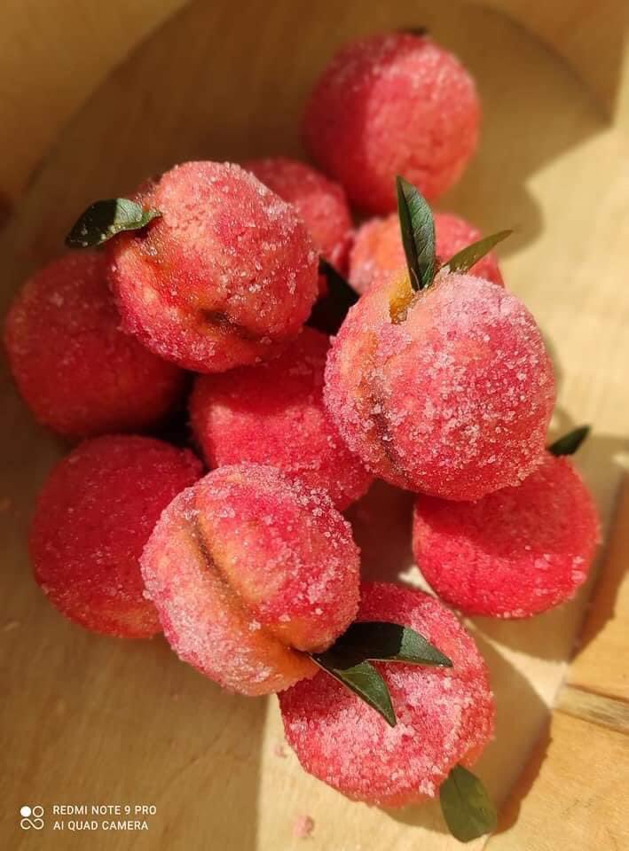 RicetteModenesi's tweet photo. Ecco il dolce di oggi 🍑
Pesche dolci all'alchermes con crema pasticcera e cioccolato!
Buona Domenica delle palme 🌿
Foto della amica Svetlana
#dolci #pesche #alchermes #crema #modena
@CamComModena @PiacereModena @modena_food @sbonaccini @GCMuzzarelli https://t.co/hLHV1XtdTB