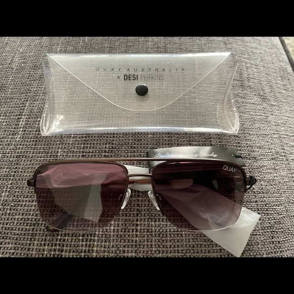vadussa's tweet photo. So good I had to share! Check out all the items I'm loving on @Poshmarkapp #poshmark #fashion #style #shopmycloset #quayaustralia: https://t.co/UqTZtaW0tK https://t.co/oqtlBKkiWc