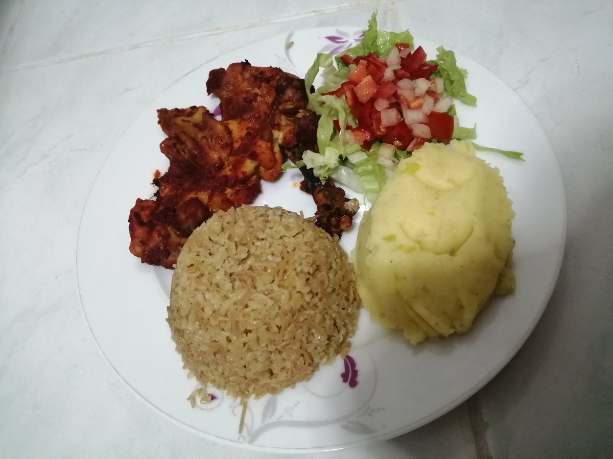 _Enstr7's tweet photo. Valideye bugün tatil yemekleri ben yapayım dedim 😋👌🏻 https://t.co/y3ZgUBVYB4