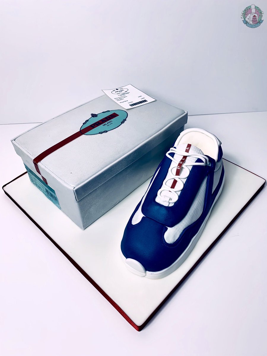 khalidskakes's tweet photo. Sorry for the overload of pics 😆 but I am overly in love with the cake. A classic Prada trainer with authentic shoe box. Any 90s baby will know the hype lol.
#prada #birminghamcakes #cake #realistic #Amazing #trainers #style #fashion #yesitscake https://t.co/Vrek70z58K