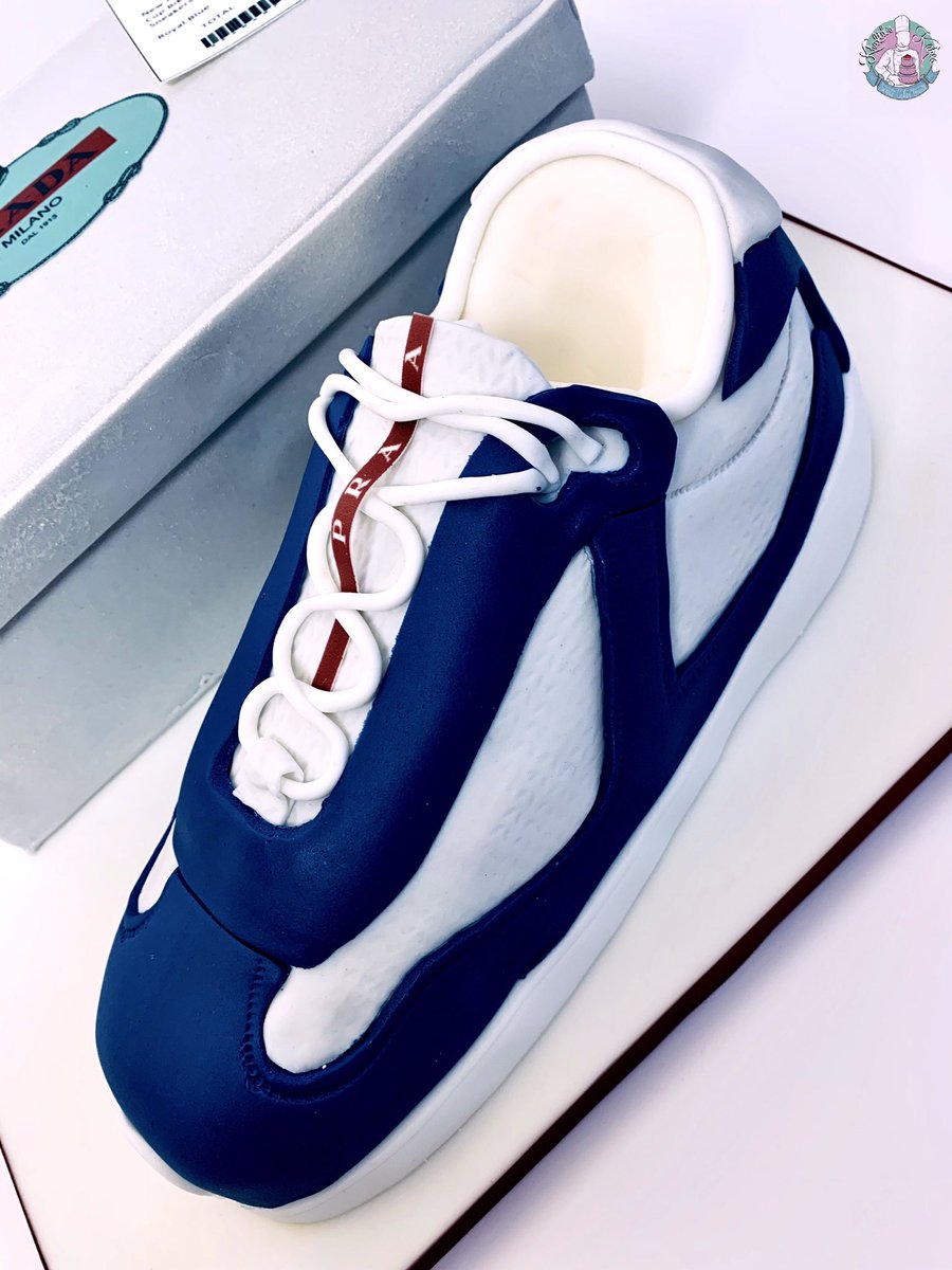 khalidskakes's tweet photo. Sorry for the overload of pics 😆 but I am overly in love with the cake. A classic Prada trainer with authentic shoe box. Any 90s baby will know the hype lol.
#prada #birminghamcakes #cake #realistic #Amazing #trainers #style #fashion #yesitscake https://t.co/Vrek70z58K