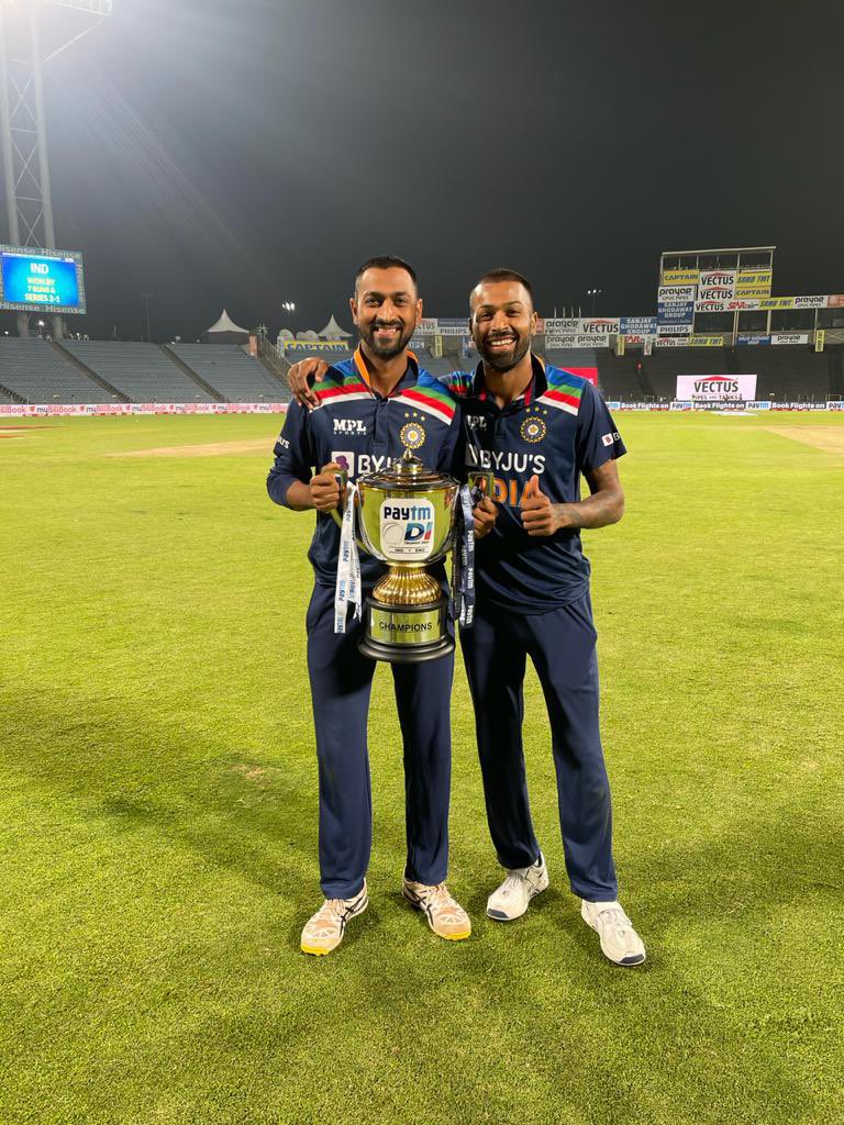 hardikpandya7's tweet photo. All heart from the boys ❤️ Congratulations #TeamIndia 🇮🇳 🏆 https://t.co/z6cSk1pjUd