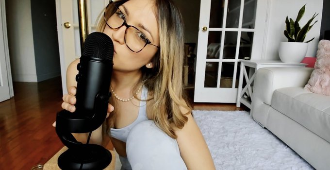 Guys I&rsquo;m on fire today🔥😍  Go to see my New video on YouTube (first ASMR experience): https://t.co/B8N0pQBB5w  And<a href="/tag/magic"class="tags"><span>#magic</span></a><a href="/tag/christmas"class="tags"><span>#christmas</span></a><a href="/tag/brownies"class="tags"><span>#brownies</span></a>