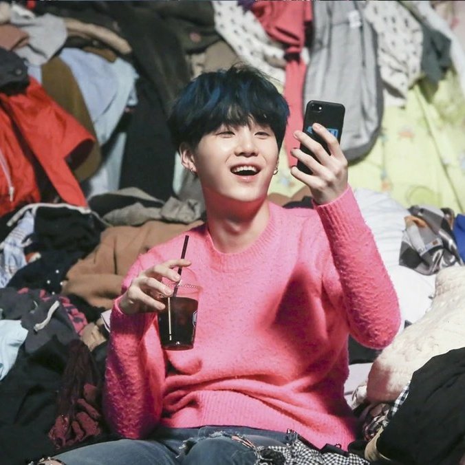 93strain's tweet photo. 🌸 spring day yoongi 🌸

#슈가 #민윤기 #윤기 #SUGA #BTS @BTS_twt #ThisIsAgustD https://t.co/PcuNtQsVwI