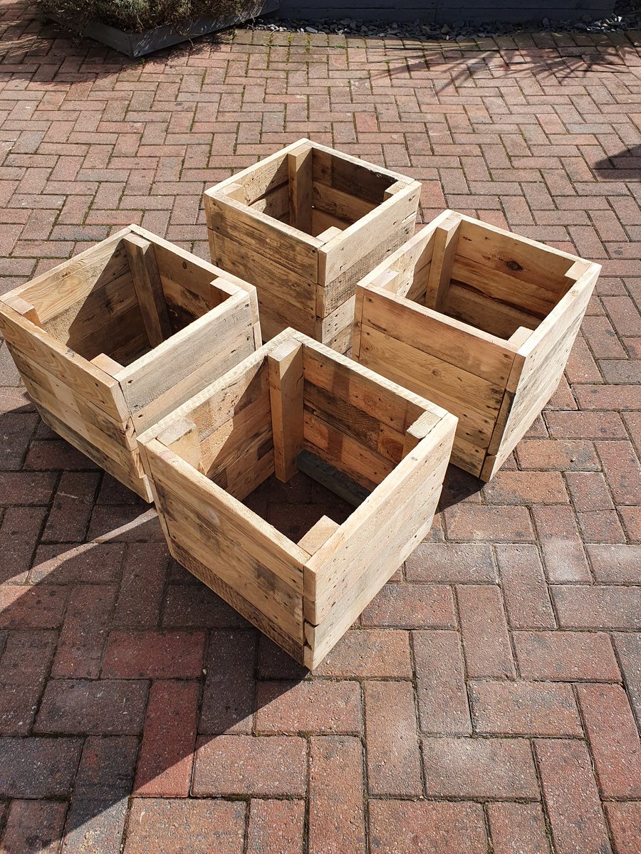 theurbanfitter's tweet photo. Garden planters done by #theurbanfitter #gardening #GardenersWorld #outdoor #planters #gardenfurniture #gardenplanters #palletfurniture #gardendesign #gardentrough https://t.co/0hXyjpTJCY