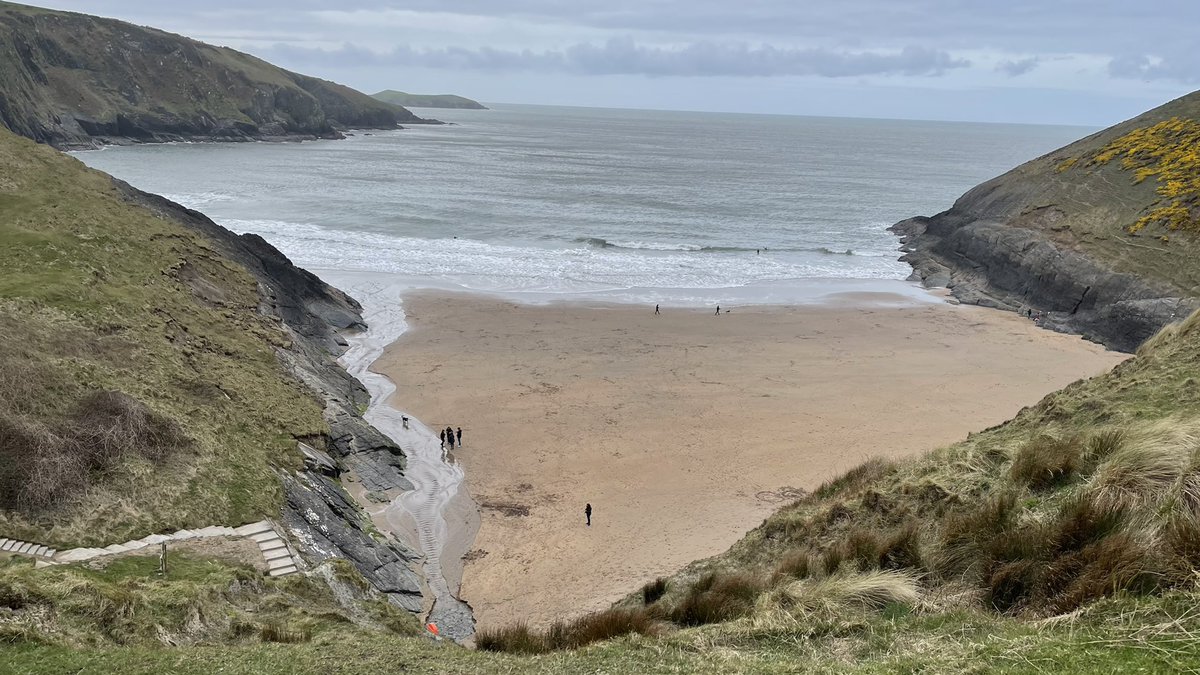 MoylegroveCG's tweet image. 🚔 Safety Patrols have resumed for the next few months. The purpose of these safety patrols is to be a high presence and offering safety advice where necessary along the Coast.

We'll be out again next week. If you see us, give us a wave! 👋

#StaySafe #BeCoastSafe