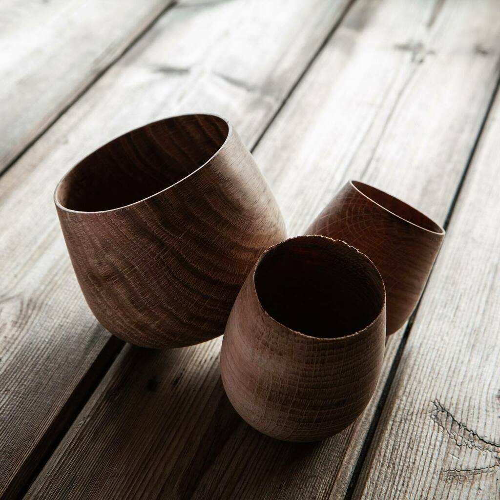 Oak cups. My twelve year old son just told me he ‘likes’ all of my woodie posts, but when he tries to read them he gets bored half way through. That’s enough of a kick up the bum to maybe get to the point a bit more succinctly, at least occasionally then… instagr.am/p/CM-OkZTD2Jx/