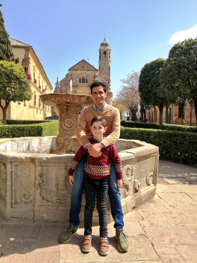 marinoaguilera's tweet photo. Llevaba años sin disfrutar de #Úbeda, sus plazas, templos y palacios. Gastronomía y compañía de lujo en #Misade12 con @GerardoRMT.
Tenemos una provincia para no echar en falta otras. #TuristaenJaen https://t.co/MXfptPWnMh