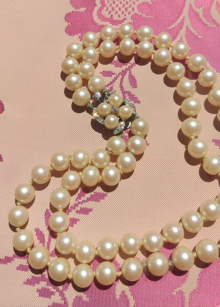vintage_fancies's tweet photo. Art Deco Pearl Necklace #etsy #artdeco #pearlnecklace #flappernecklace #artdecopearls #artdeconecklace #luxury #flapperjewelry #artnouveau #artnouveaunecklace #artnouveaujewelry #pearls #etsysale #EtsyFinds #MakeItMeaningful #frenchvintagefancies https://t.co/AEvqX8AET9 https://t.co/b1gAKoPuOX