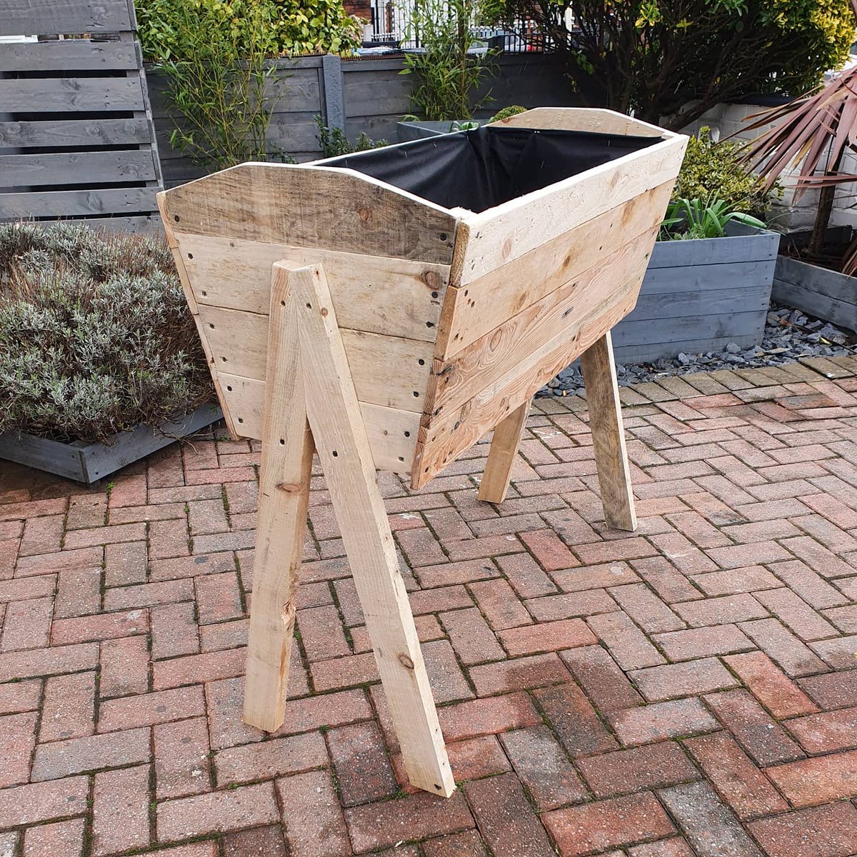 theurbanfitter's tweet photo. Garden planters done by #theurbanfitter #gardening #GardenersWorld #outdoor #planters #gardenfurniture #gardenplanters #palletfurniture #gardendesign #gardentrough https://t.co/0hXyjpTJCY