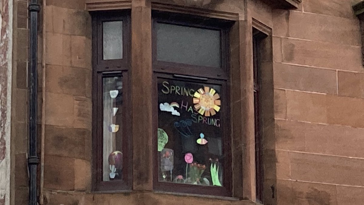 JoyDMcLean's tweet photo. Decorating our own window was fun and a much-needed distraction at the moment... #WindowsOfWonder https://t.co/VbzwmaIrat