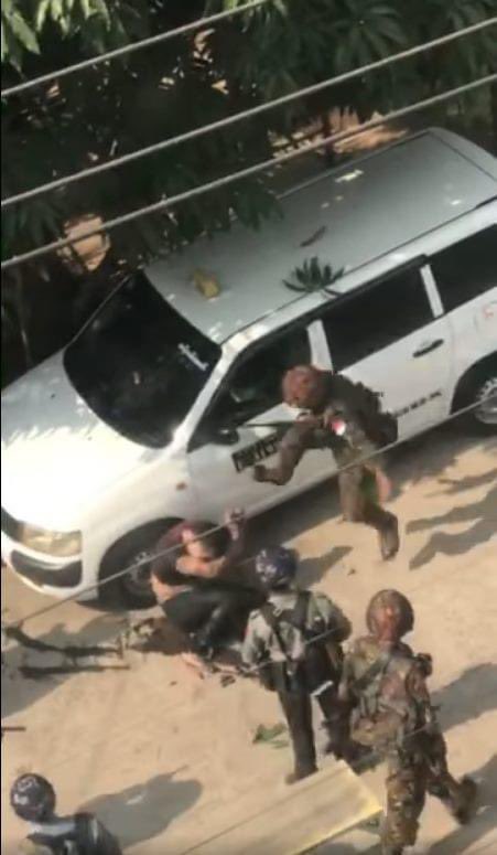 KoPyae89236906's tweet photo. Myanmar soldier was kicking an unarmed wounded civilian brutally and repeatedly ......

Yangon, Myanmar .....
March 27, 2021 ..... https://t.co/MlZAdq62nh