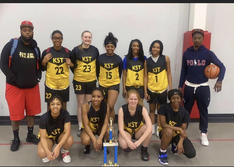 Just_Amirah23's tweet photo. #BattleoftheBurg Champs!!!

High School Girls

S/O @upward for giving us the opportunity ✊🏾✊🏾#mygirlsrock https://t.co/M5vrXtg530