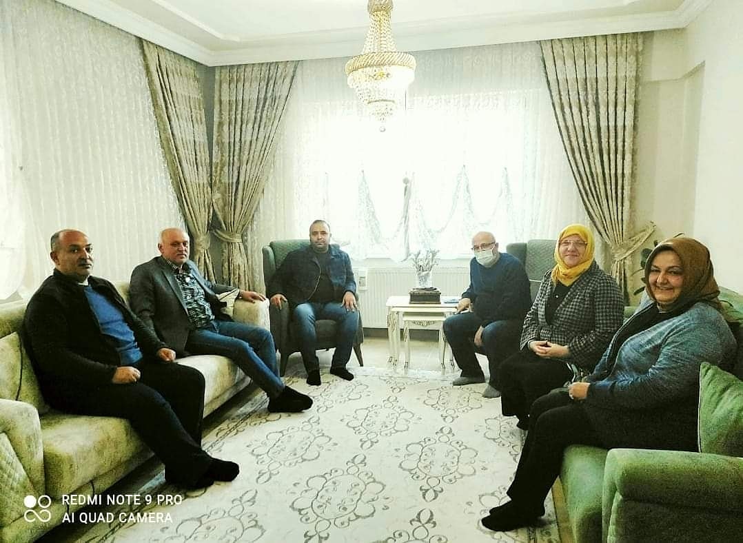 NazmiBebekoglu's tweet photo. Türkoğlu Akparti ilçe kadın kolları başkanımız sayın @HOzakturk "yü evinde ziyaretimizden....
#HacıbebekoğluAilesiSDSK
#Kamed
#Türkoğlu https://t.co/2TCamedIgo