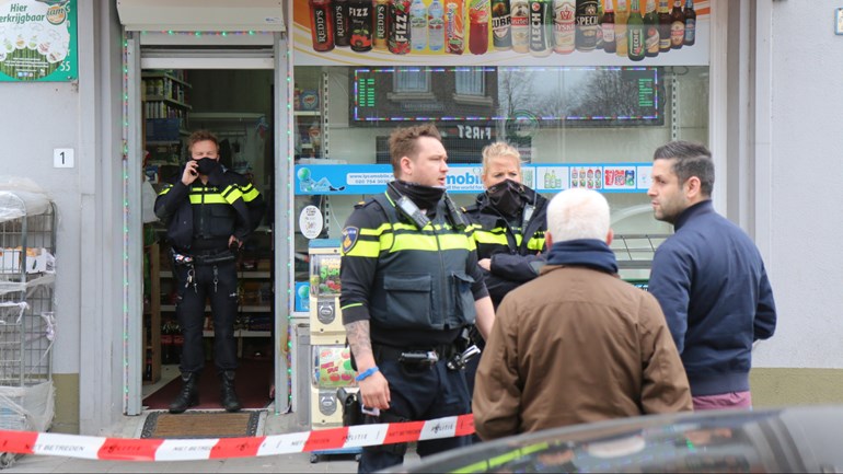NIEUWSUPDATE - Gewonde bij overval op supermarkt in Den Haag..